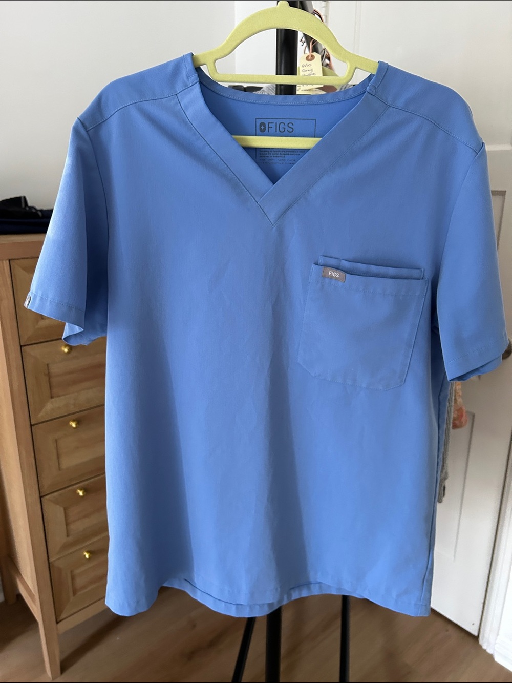 Figs Men’s Scrub Top. Size medium. PTP 22”. Staining in armpits. See last pics